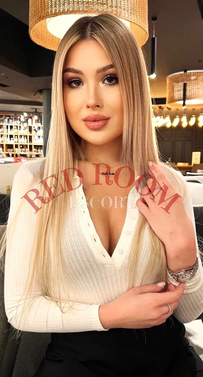 Эскортница Селин - грудь 2, рост 169 см, вес 58 кг, цвет волос Блондинки