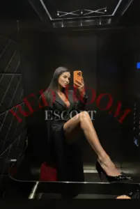 Эскортница Мария - грудь 2, рост 172 см, вес 55 кг, цвет волос Брюнетки