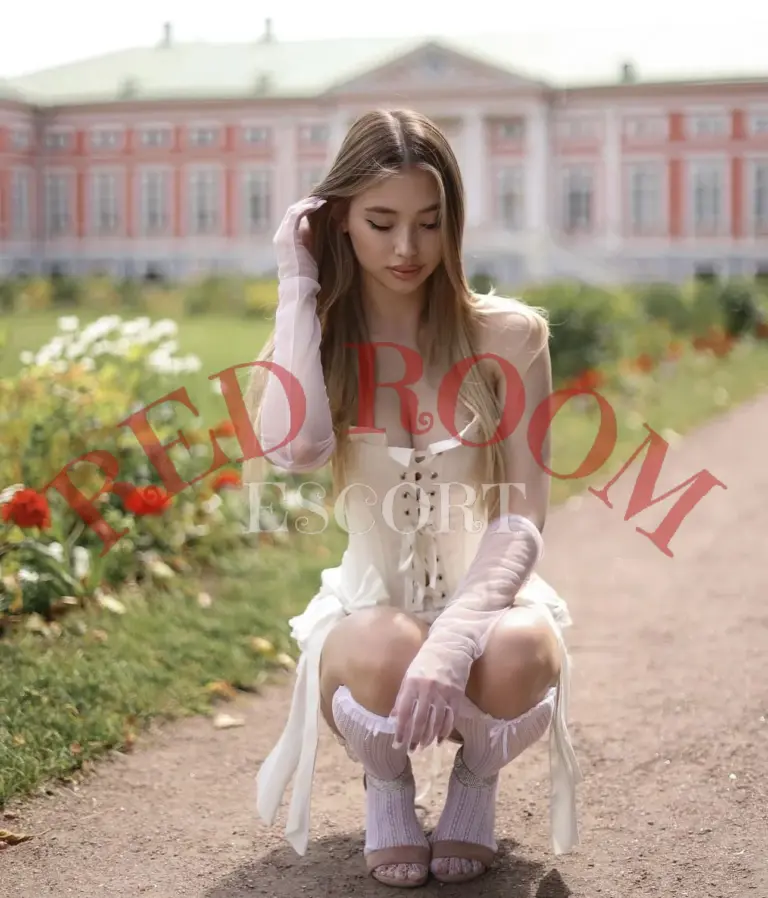 Эскортница Аяла - грудь 2, рост 171 см, вес 55 кг, цвет волос Блондинки