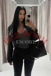 Эскортница Мария - грудь 2, рост 172 см, вес 55 кг, цвет волос Брюнетки